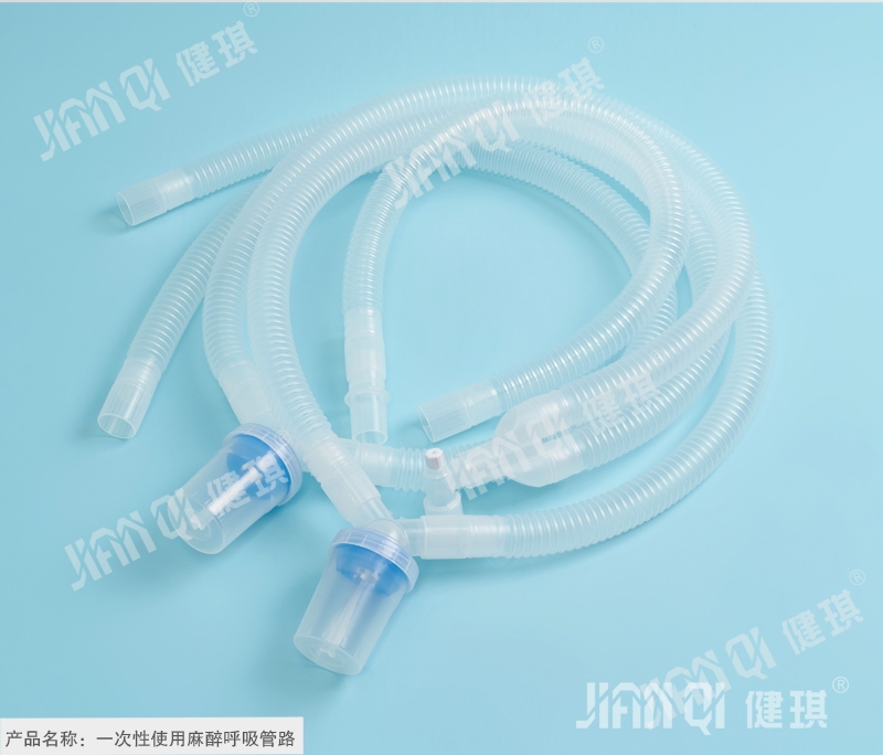 Disposable anesthesia breathing tube -- common water cup